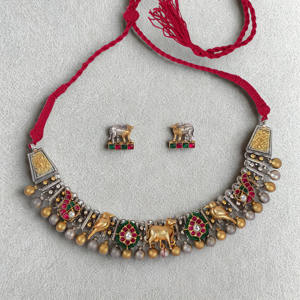 Conjunto de collar de estilo clásico hecho a mano con motivos de pájaro de vaca Kundan trabajo oxidado plata-oro acabado étnico indio diseño joyería - Product Image 2