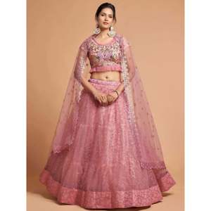 Elegante Lehenga Choli Rosa Bordado en Tela de Red para Tallas Grandes, Ideal para Compromisos - Product Image 5