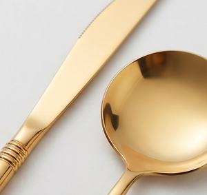 Ensemble de couverts en acier inoxydable doré, finition miroir élégante, pour la salle à manger, la cuisine, les mariages, les fêtes et les cadeaux. - Product Image 3