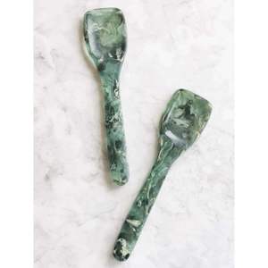 Eco-Friendly Resin Spoon and Fork Salad Serving Utensils Home and Hotel Pure Indian Design Resin Salad Server Spoon Top Quality - Product Image 3