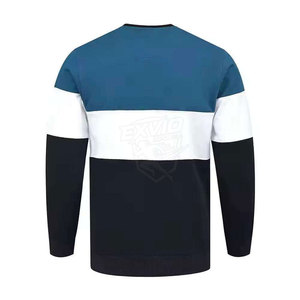 Sudadera Premium Basics de mezcla de algodón con tela de alta calidad que proporciona calidez, comodidad y un look casual moderno. - Product Image 2