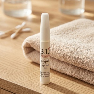 Colle liquide pour ongles, adhésif pour nail art 2g, formule UV personnalisée, marque privée OEM/ODM, colle pour ongles à presser - Product Image 4