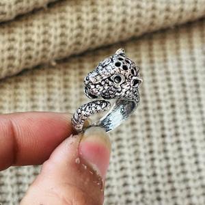 Bague Gothique Léopard en Laiton, Plaqué Argent Oxydé, Style Animalier Punk Biker, pour Hommes, Certifiée Silver Eye, Vente en Gros - Product Image 5