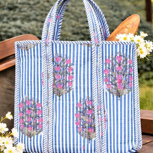 Sac fourre-tout en coton matelassé et imprimé à la main, magnifique sac de plage en coton pour femme, sac de shopping fait main avec décorations imprimées - Product Image 1