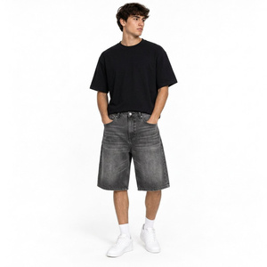 Shorts en jean droits pour hommes, longueur genou, en coton, avec finition bleu délavé, détail de patch personnalisé, coupe décontractée et style streetwear - Product Image 4
