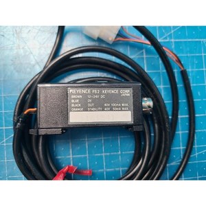 Amplificador de Sensor de Fibra Óptica KEYENCE CORP FS2-62 Usado Como Es, Piezas de Equipos Semiconductores Legados - Product Image 2