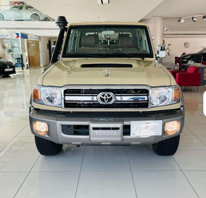 Camioneta Diésel de Doble Cabina con Transmisión Manual Land Cruiser Serie 70 VDJ de Alto Rendimiento 2024 - Product Image 1