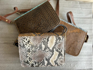 กระเป๋าสะพายข้างหนังสั้นหลากสีสำหรับผู้หญิงกระเป๋าถือหนังหลากสีรุ่นใหม่สไตล์ตะวันตกกระเป๋าถือหนังคุณภาพสูงหลากสีสัน - Product Image 5