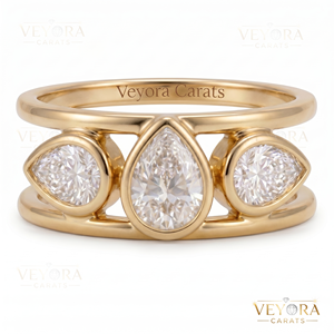 Bague de fiançailles classique VEYORA pour femme, en moissanite, trois pierres, coupe poire, sertie à griffes - Product Image 4
