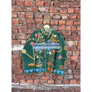 Blazer en velours vert sarcelle, motif floral brodé à la main, col rabattu, manches longues, veste d'automne pour femme - Product Image 5