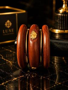 Brazalete de Madera Natural con Incrustaciones Doradas, Estilo Étnico, Joyería de Madera Unisex - Product Image 3