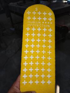 Chaussettes de trampoline antidérapantes jaunes, respirantes, à séchage rapide, en tricot, pour jeunes et adultes, logo personnalisé - Product Image 1