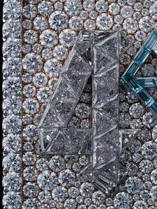 Colgante de Letra con Logotipo Personalizado, Totalmente Cubierto de Diamantes de Laboratorio Coloridos, Joyería Hip Hop, Colgante Cuadrado con Estilo Bling para Raperos - Product Image 3
