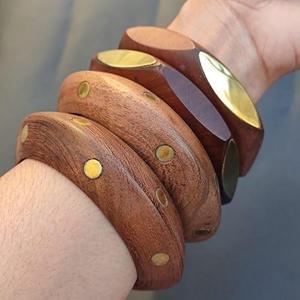 Meilleures ventes : Ensemble de bracelets ethniques en bois faits à la main avec clous en laiton, collection de bijoux de mode en gros pour les détaillants en ligne - Product Image 2