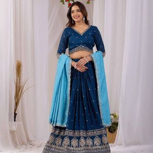 Lehenga Choli con bordado de lentejuelas premium y detalles en hilo, con forro interior de microalgodón y dupatta a juego de Royal Exports. - Product Image 2