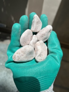 Galets et pavés naturels roses de qualité supérieure, idéaux pour les allées de jardin, l'aménagement paysager et les designs de revêtements décoratifs du sol - Product Image 3