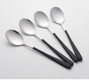 Ensemble de couverts de luxe en acier inoxydable avec manches noires et finitions argentées, élégants pour les mariages, les dîners, la cuisine, les fêtes et la décoration de table. - Product Image 1
