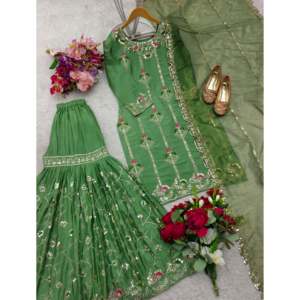 Ensemble de vêtements de fête africains de créateur - Haut brodé avec des paillettes, Sarara, Dupatta - Product Image 5