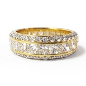 Anillo de Eternidad de Oro Amarillo de 10K con Diamantes Cultivados en Laboratorio de Corte Princesa de 8.20CTW, Certificado IGI, Anillo de Boda de Tres Hileras - Product Image 1