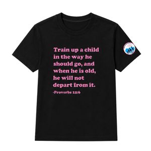เสื้อยืดคอกลมแขนสั้นสีดำสำหรับวัยรุ่นพร้อมดีไซน์กราฟิกตัวอักษรสีชมพูสำหรับโรงเรียน เสื้อผ้าสตรีทแวร์ที่สวมใส่สบายทุกวัน - Product Image 1
