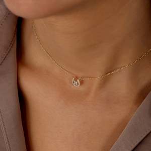 Bague pour femme en or jaune, sertie de sept pierres naturelles ovales, de luxe, à dôme bas et sertie de diamants - Product Image 2