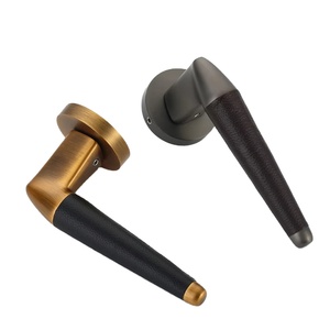 Manija de puerta de metal Premium con trabajo de cuero Manija de agarre elegante para puertas interiores modernas Gabinetes Muebles de diseño - Product Image 1