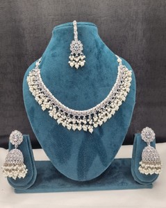 <b>Pearl</b> Beaded Cluster Necklace <b>Set</b> With Matching Jhumki Earrings And Mang Tika Reception & Party Wear <b>Jewellery</b> <b>Set</b> Manufacturers - Product Image 2