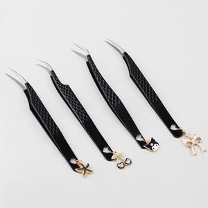 ชุดแหนบต่อขนตา Morje Surgical Precision สแตนเลสสตีล พร้อมจี้ตกแต่ง สีดำ ปลายเรียบ 10 มม. จับถนัดมือสำหรับต่อขนตา - Product Image 3