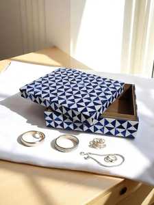 Caja de Joyería Hecha a Mano con Incrustaciones de Hueso Azul y Blanco, Patrón Geométrico de Triángulos en Mosaico, Caja Rectangular para Guardar Recuerdos - Product Image 1