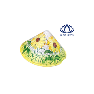 Chapeau vietnamien en calebasse naturelle sculptée de haute qualité et unique |   Décoration murale écologique, artisanat et accessoire de photographie - Product Image 1
