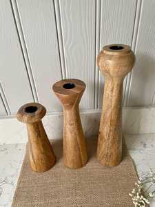 Juego de Portavelas Cónicos de Madera Hechos a Mano Curio Craft con Grabado en Relieve para Decoración del Hogar y Bodas - Product Image 5