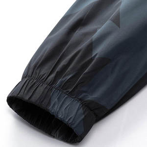 Ropa de Moda 2026 Nuevo Diseño Servicio OEM Logotipo Personalizado Chaqueta Softshell para Hombre Impermeable y Transpirable para Exteriores - Product Image 2
