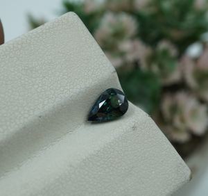 พลอยไพลินสีเขียวอมฟ้าธรรมชาติทรงลูกแพร์ ขนาด 7x4.7x3.7 มม. น้ำหนัก 0.91 กะรัต - Product Image 5