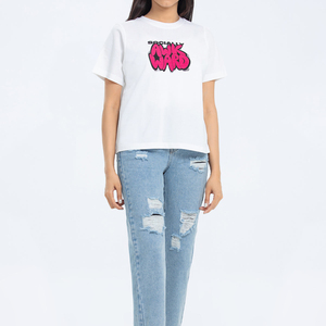 Camiseta Blanca de Manga Corta con Cuello Redondo y Estampado de Grafiti Rosa, Corte Regular, Estilo Casual para Hombre - Product Image 4