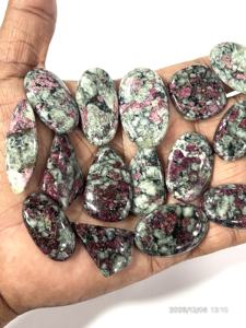 อิวดิไลต์ธรรมชาติ รูปทรงคาโบชอง ขนาดคละ 20 ถึง 30 มม. ประมาณ - Product Image 4