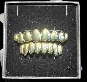 Ensemble de grillz classiques en argent S925 plaqué or 22 carats avec incrustation de moissanite sertie clos, style hip-hop unisexe, pour cadeau de fête - Product Image 1
