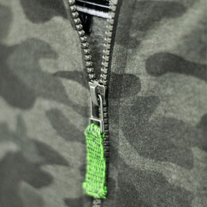 เสื้อฮู้ดดี้ผู้ชายสำหรับฤดูหนาว ผลิตจากผ้าหนา ให้ความอบอุ่น สวมใส่สบาย และคุณภาพทนทานสำหรับสภาพอากาศหนาวเย็น - Product Image 3