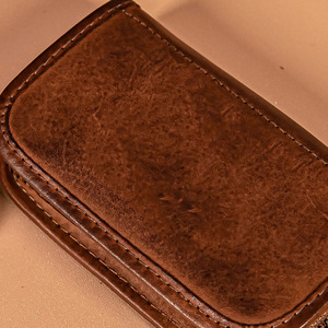 Porte-clés en cuir fait main de qualité supérieure avec coutures soignées et système de gestion des clés organisé, à prix raisonnable - Product Image 4