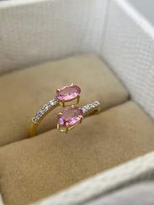 Anillo de Dos Piedras de Zafiro Rosa, Anillo de Compromiso, Boda o Aniversario de Plata de Ley 925 con Baño de Oro de 14K - Product Image 3