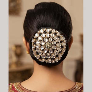 JeweleMarket Élégant couvre-chignon ethnique en pierres Kundan pour femme - Charme de fête et de mariage en alliage et acétate de cellulose - Product Image 1