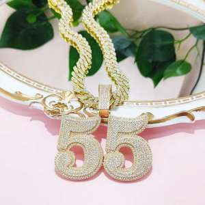 Colgante de Plata Personalizado con Letra y Número Grande, Moissanita, Regalo Personalizado, Joyería Hiphop Brillante, Accesorios para Hombre - Product Image 1