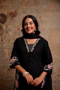 Conjunto de Traje Bordado de Diseño en Algodón Negro Premium de 60x60 con Pantalones y Dupatta a Juego para Mujer, Ropa Festiva - Product Image 5