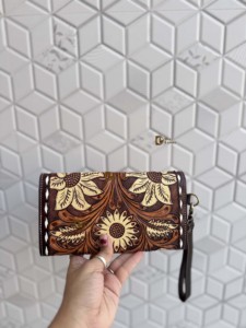 Cartera de mano de cuero repujado a mano estilo western, superventas, con diseño tallado, tipo funda para teléfono, multiusos para mujer - Product Image 4