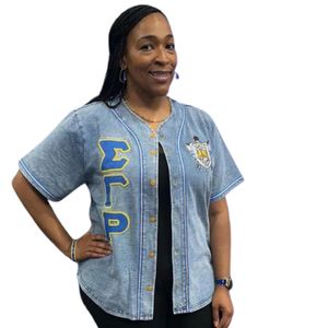เสื้อเบสบอลยีนส์ Sigma Gamma Rho SGRho แบบติดกระดุม สีน้ำเงินทอง เสื้อผ้ากรีกพรีเมียม สำหรับผู้หญิงและผู้ชาย - Product Image 4