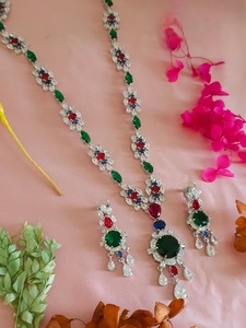 Elegante conjunto de collar y aretes de moissanita chapados en oro de latón de primera calidad para mujer, colección para bodas. - Product Image 3