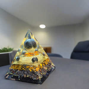 Nouveau produit Triple Protection Orgone Nubian Pyramid avec sphère sculptée Gemstone Quartz pour la guérison Méditation EMF Protection - Product Image 5