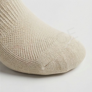 Chaussettes mi-hautes pour hommes, couleur crème, rayées, tricotées, respirantes, en coton, pour un usage quotidien, style régulier, printemps - Product Image 6