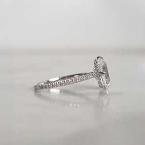 Anillo Clásico de Diamante Antiguo de Corte Cojín de 2.01CT con Brillo, Oro Blanco de 14K, Joyería Fina para Compromisos y Deseos para Parejas - Product Image 3
