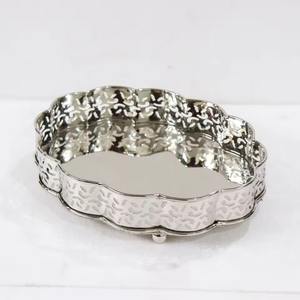 Belle bordure ajourée, structure robuste du plateau de service argenté assurant un service sûr et stable des boissons et des plats. - Product Image 6