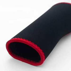 Coudière en néoprène noire avec bordure rouge, absorption des chocs, à enfiler, unisexe, protection toutes saisons - Product Image 4